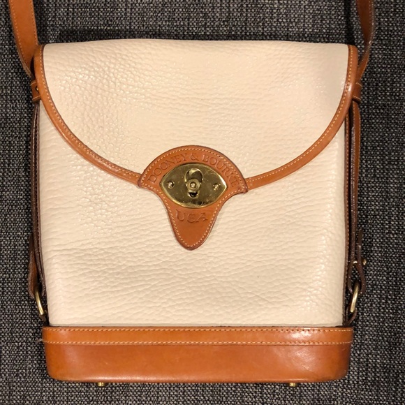 Dooney & Bourke Handbags - Dooney & Bourke leather purse
